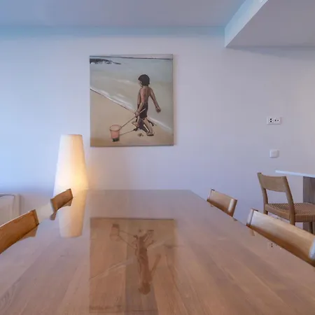 Escape To In Sleek 2-bedroom