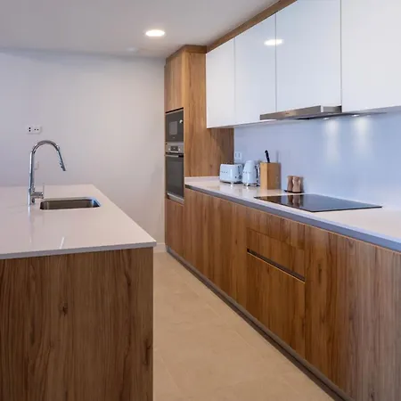 Escape To In Sleek 2-bedroom *