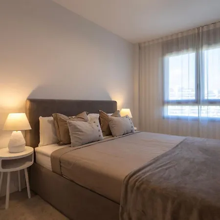 Escape To In Sleek 2-bedroom *