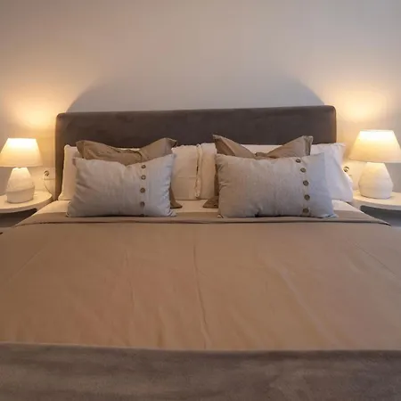 Escape To In Sleek 2-bedroom 아파트 에스테포나