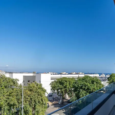 Escape To In Sleek 2-bedroom *