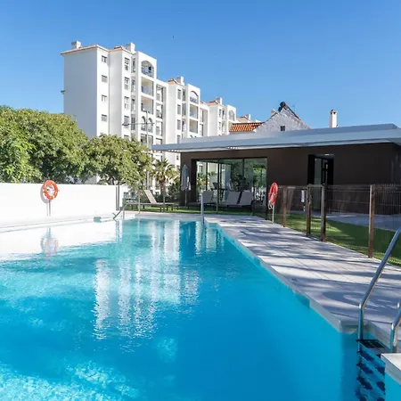 Escape To In Sleek 2-bedroom